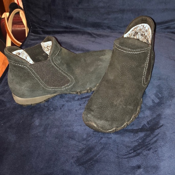 New Skechers Relaxed Fit Ankle Boots Nwt